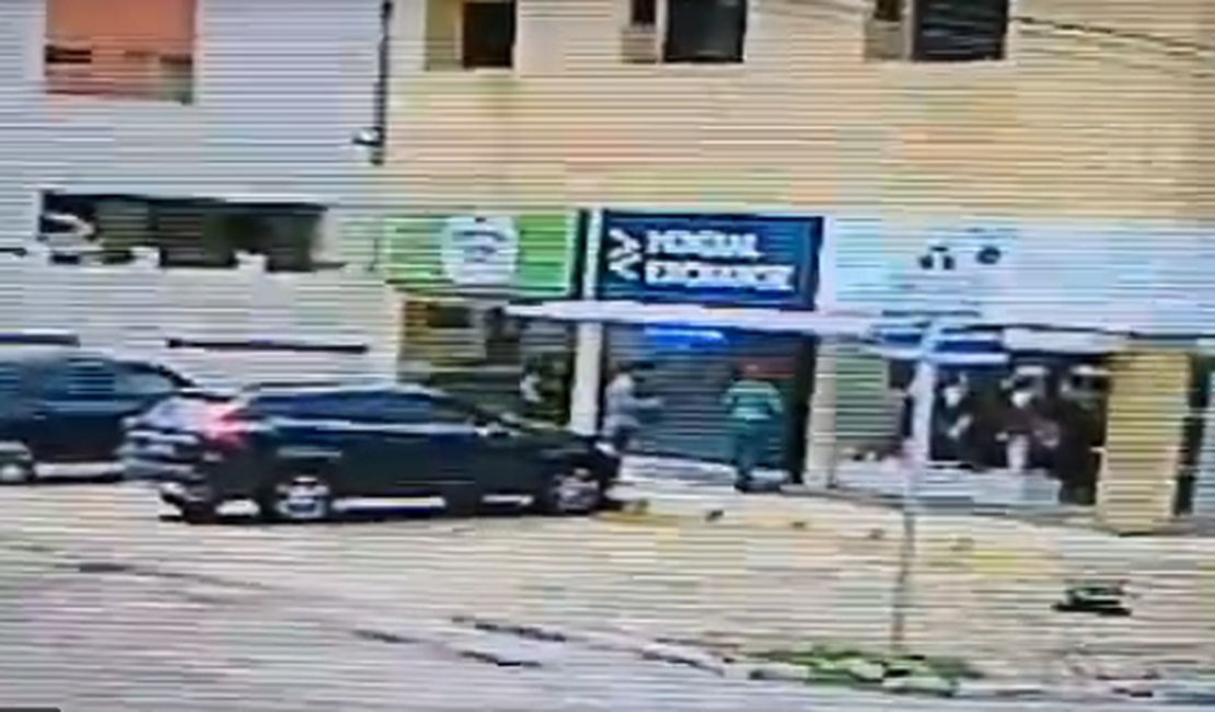 VÍDEO. Câmeras de segurança mostram suspeitos de assassinar advogado