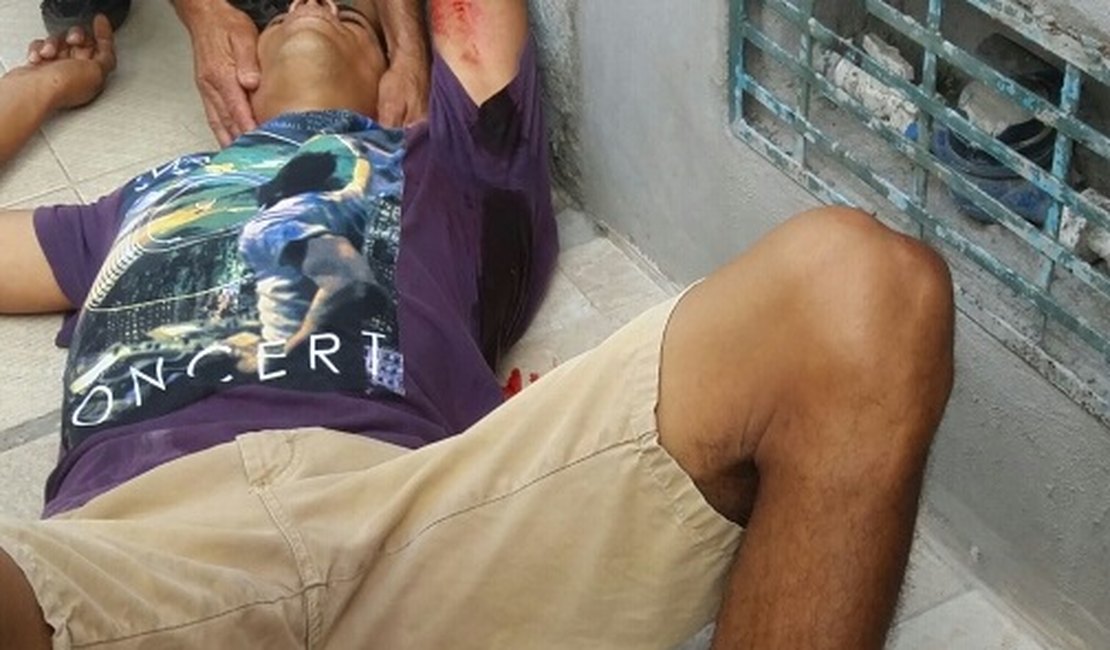 Jovem é alvejado a tiros no bairro Ouro Preto, em Arapiraca