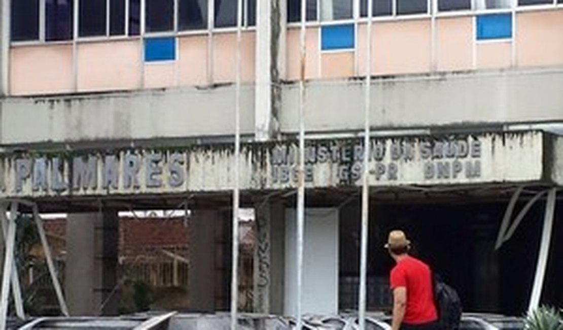 Vândalos voltam a depredar Edifício Palmares no centro de Maceió