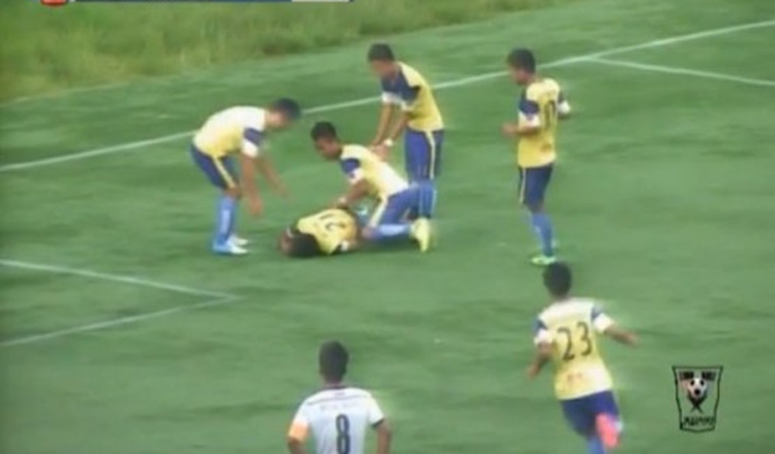 Vídeo: Jogador do futebol morre após comemorar gol
