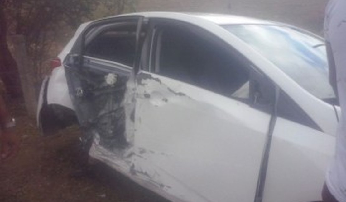 Motorista se envolve em acidente ao tentar desviar de animal na pista, no Agreste de AL