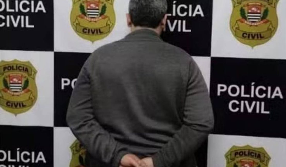 Após 3 anos foragido, professor acusado de abusar sexualmente de 18 alunas é preso escondido debaixo de sofá