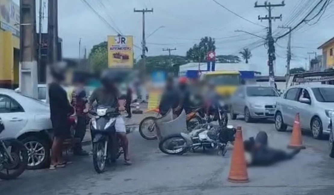 Motociclista fica ferido ao atingir carro que saía de retífica em Arapiraca