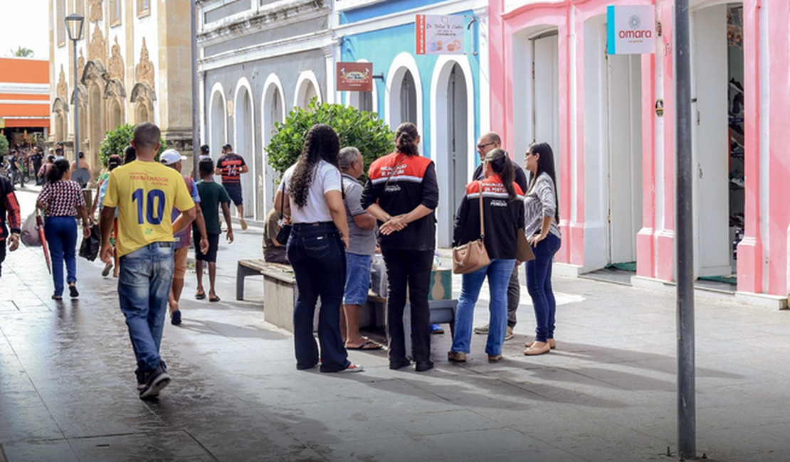 Prefeitura de Penedo orienta e fiscaliza comércio ambulante no Centro Histórico