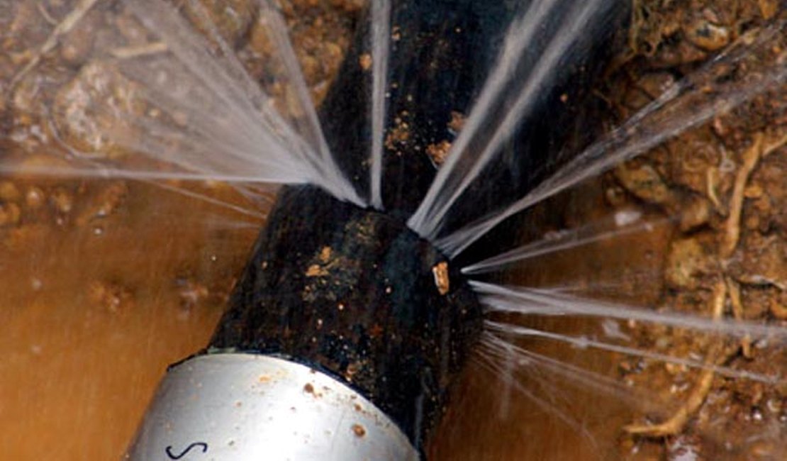 Casal disponibiliza número de telefone para denúncias de vazamentos