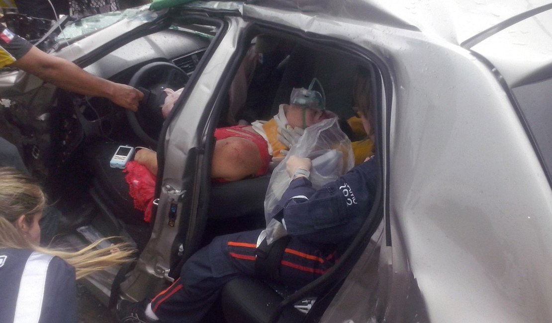 Grave acidente deixa três pessoas, da mesma família, feridas em São Miguel dos Campos