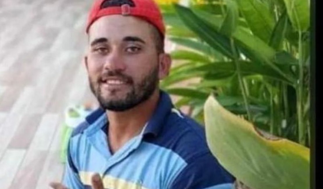 Homem que estava bebendo com amigos é assassinado com diversos disparos de arma de fogo no interior de Alagoas