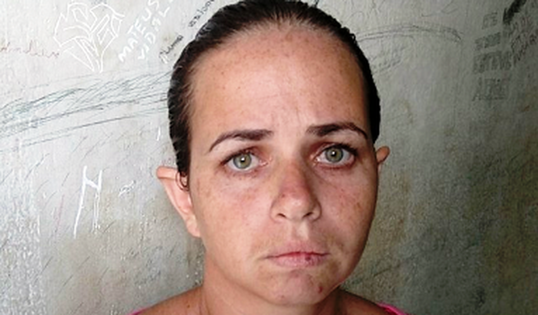 Jovem é presa por tráfico de drogas em Penedo