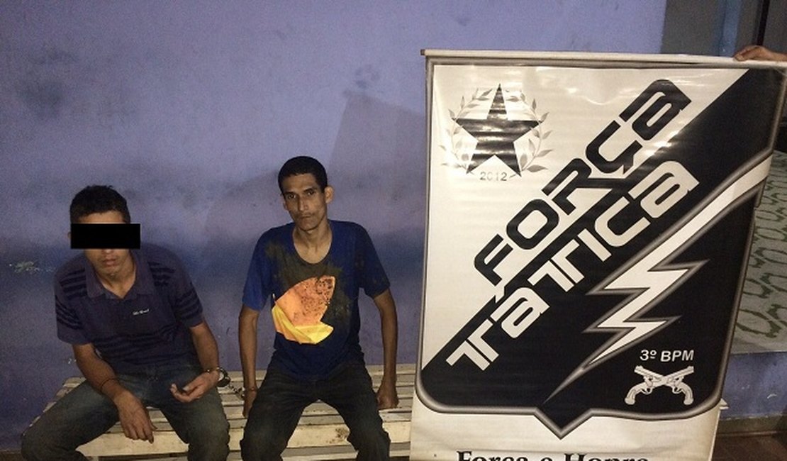 Força Tática prende jovem e apreende menor após roubo de motocicleta em Arapiraca
