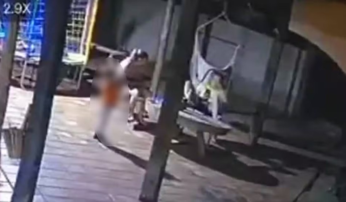 Criança de 2 anos pega arma do pai e mata a mãe com tiro acidental em MS