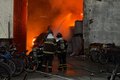 Com 9 viaturas e 25 militares empregados, bombeiros passaram 12 horas para controlar o incêndio em fábrica plásticos, de Maceió