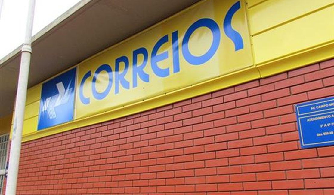 Bandidos destroem agência dos Correios em Palmeira e fogem com cofre e encomendas