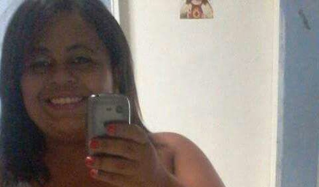 Mulher é assassinada com criança no colo em Maceió