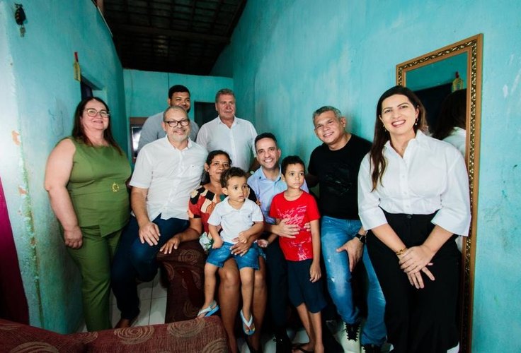 Governador visita família beneficiária do Programa Cria em Feira Grande