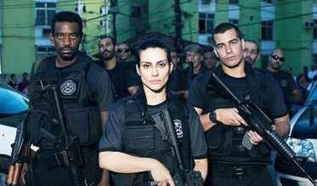 Cleo Pires veste uniforme de policial em filme e fãs brincam: 'Me prende'
