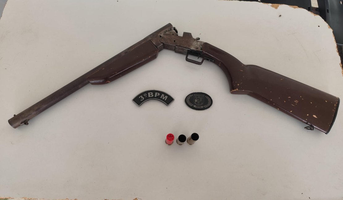 Homem é preso com arma de fogo após ser denunciado por ameaça contra mulher, em Craíbas