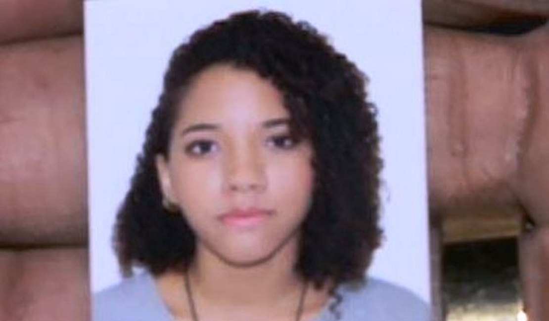 Familiares de jovem desaparecida prestam queixa na Central de Flagrantes