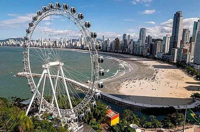 Roda Gigante da Orla de Maceió é inaugurada em pré-estreia com valores promocionais e vista deslumbrante da Pajuçara