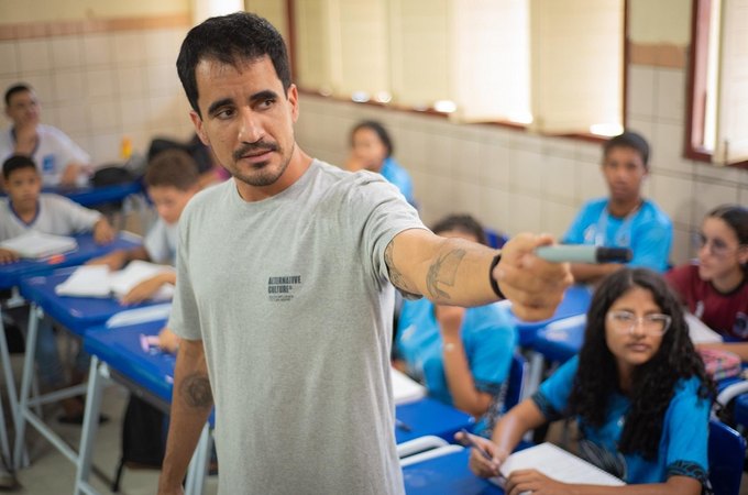 Governo anuncia reajuste do auxílio-alimentação para servidores da educação retroativo a janeiro
