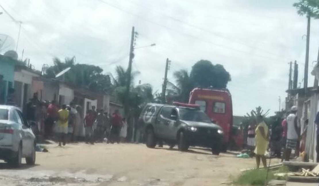 Suspeito é baleado durante troca de tiros com a polícia em Penedo