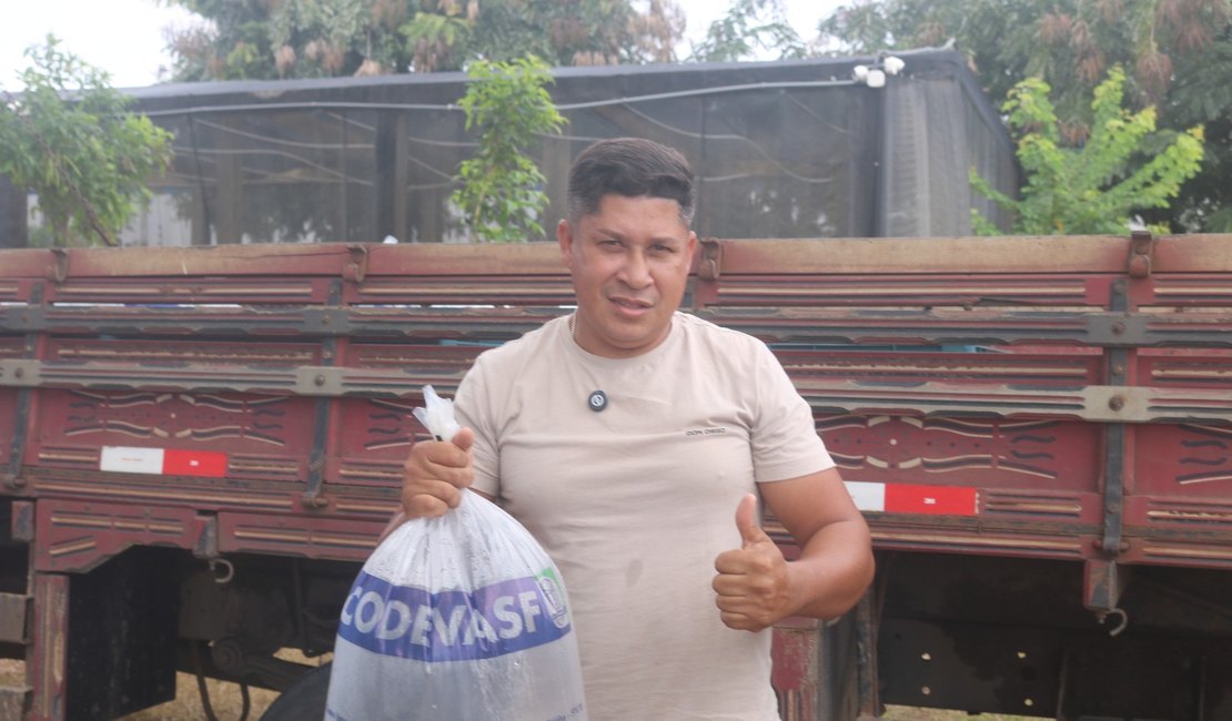 Prefeitura de Arapiraca distribui 22 mil alevinos a produtores rurais em parceria com a Codevasf