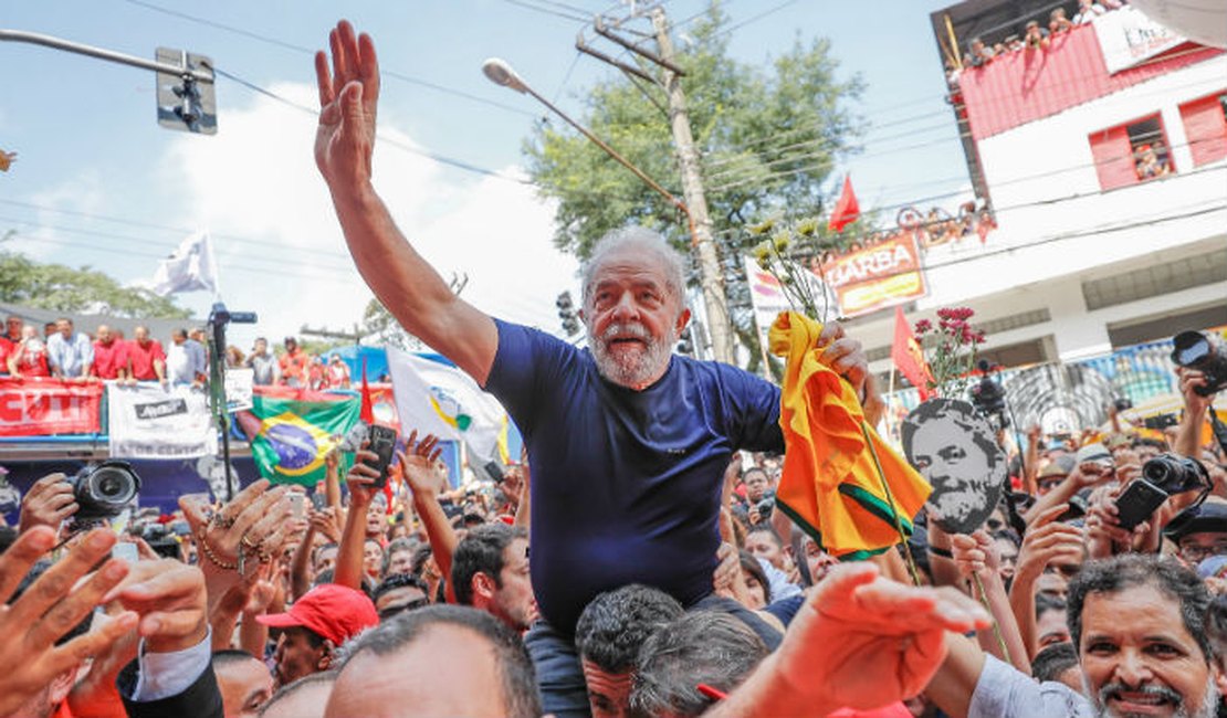 Lula afirma ser vítima de 'farsa judiciária' e pede eleição 'democrática' em jornal francês
