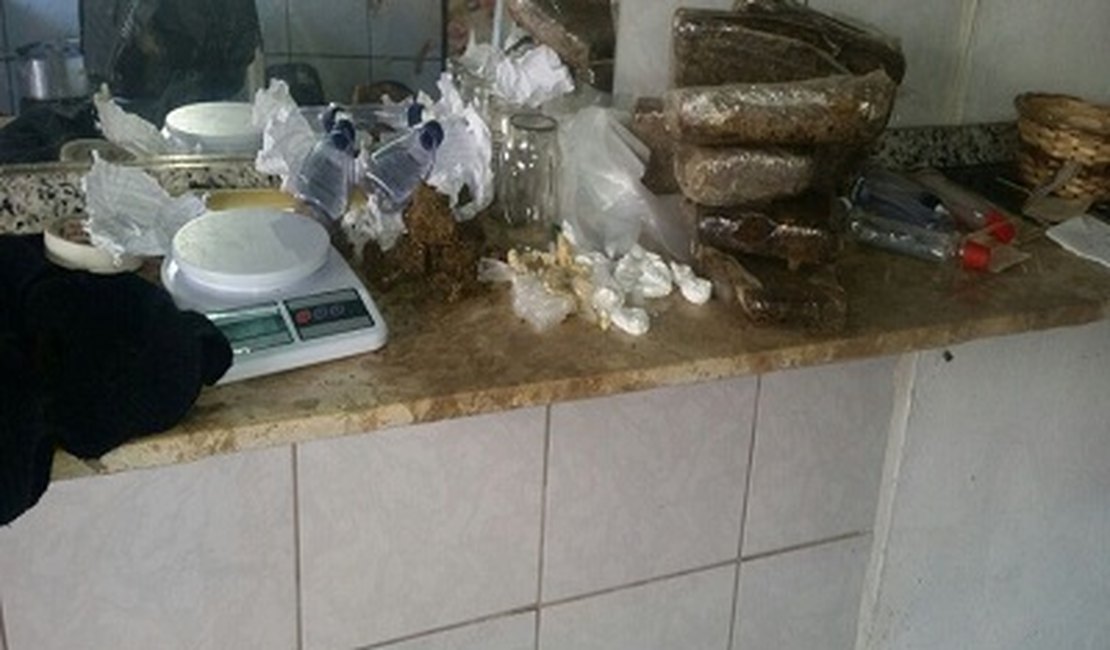 Serviço de Inteligência da PM e BPE apreendem drogas no bairro Cruz das Almas