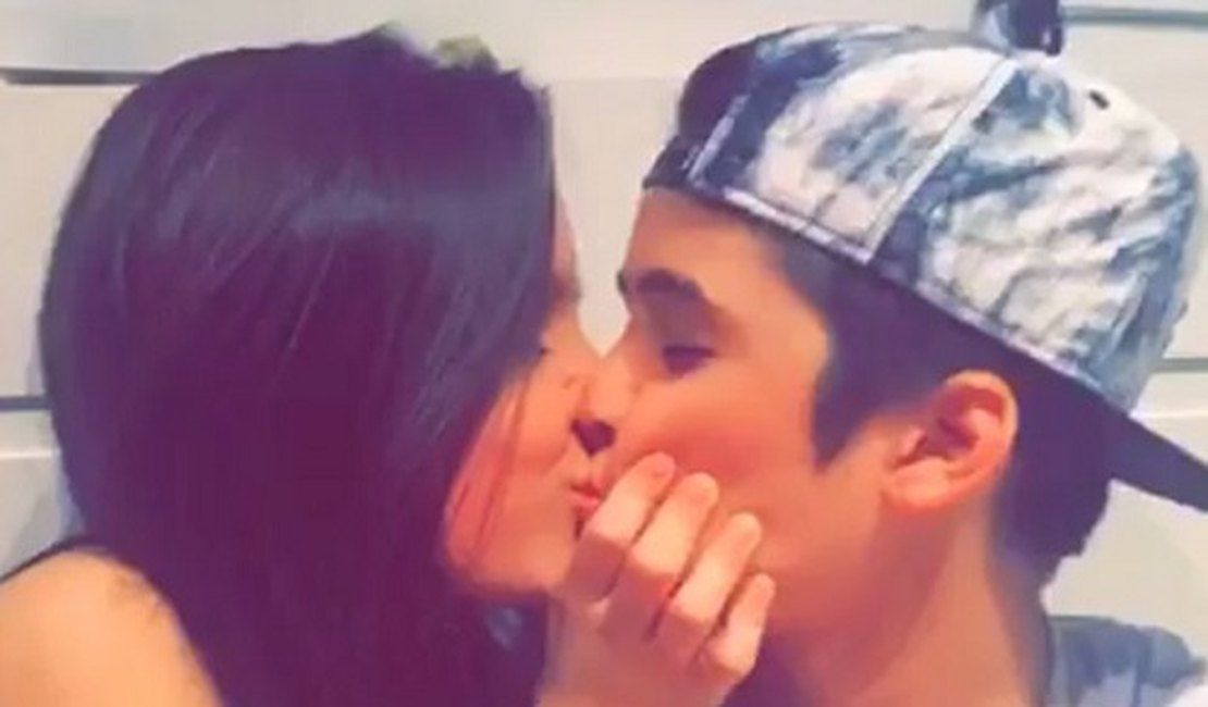 Larissa Manoela ganha declaração apaixonada de aniversário de João Guilherme