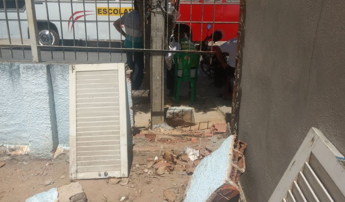 Criminosos arrombam e furtam escola em Arapiraca