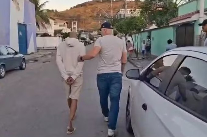 Motorista de app é preso por cobrar R$ 1.500 em troca de celular esquecido