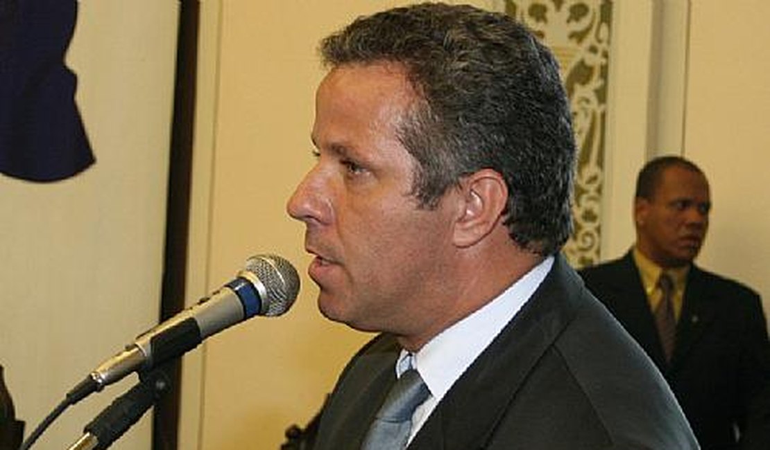Justiça mantém bloqueio de bens de prefeito de Viçosa por suposto desvio