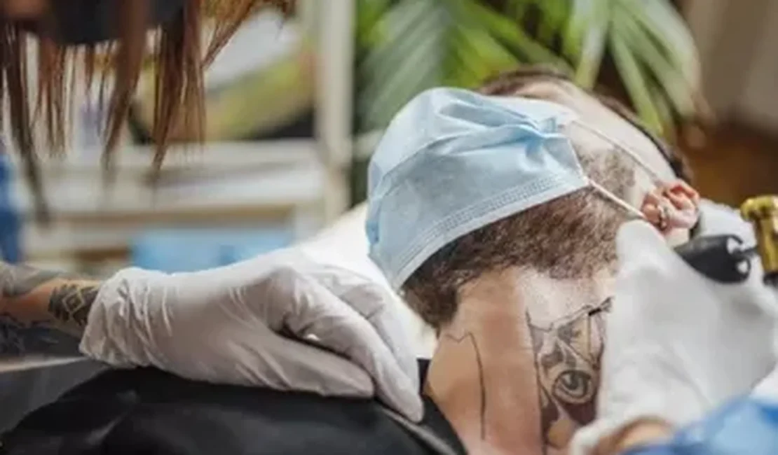 Tatuador é condenado por lesão corporal gravíssima após tatuar adolescente sem autorização