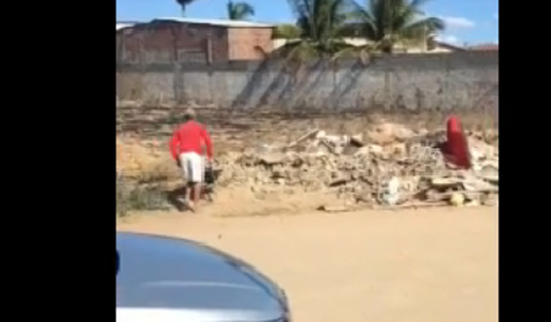 Denúncia: moradores reclamam de descarte de lixo em terrenos em Arapiraca; veja vídeo