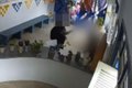 VÍDEO: Mulheres são flagradas agredindo servidora pública em escola de Dois Riachos
