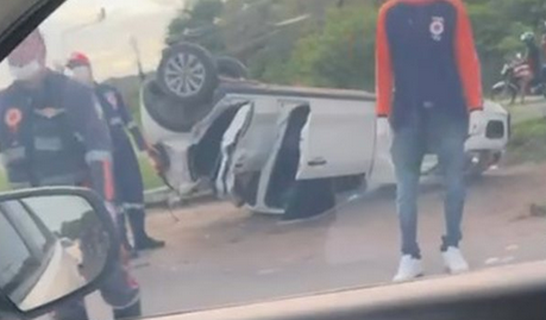 Capotamento de carro deixa dois mortos e pessoas feridas em Marechal Deodoro
