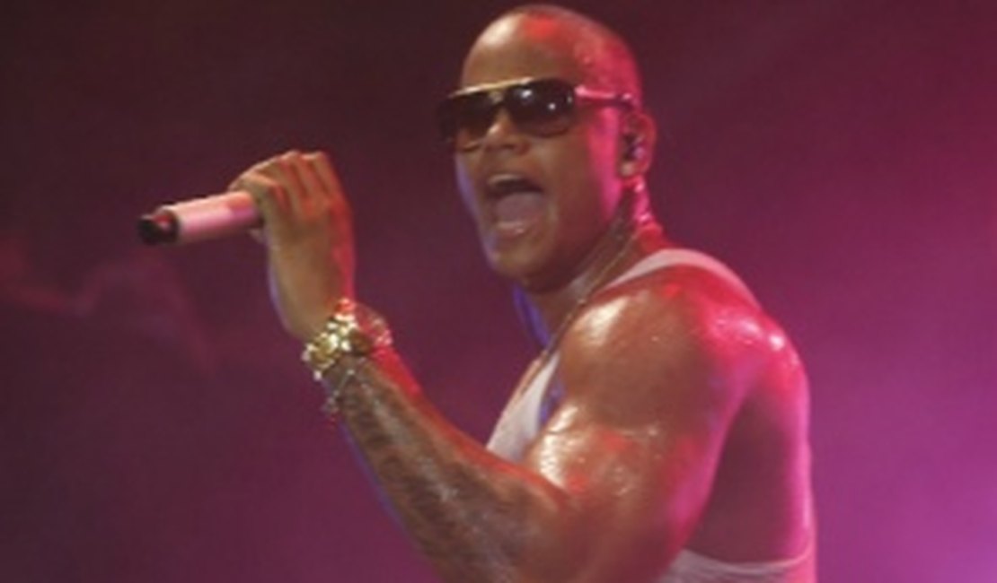 Tiroteio em entrada de show de Léo Santana deixa três feridos em Campina Grande