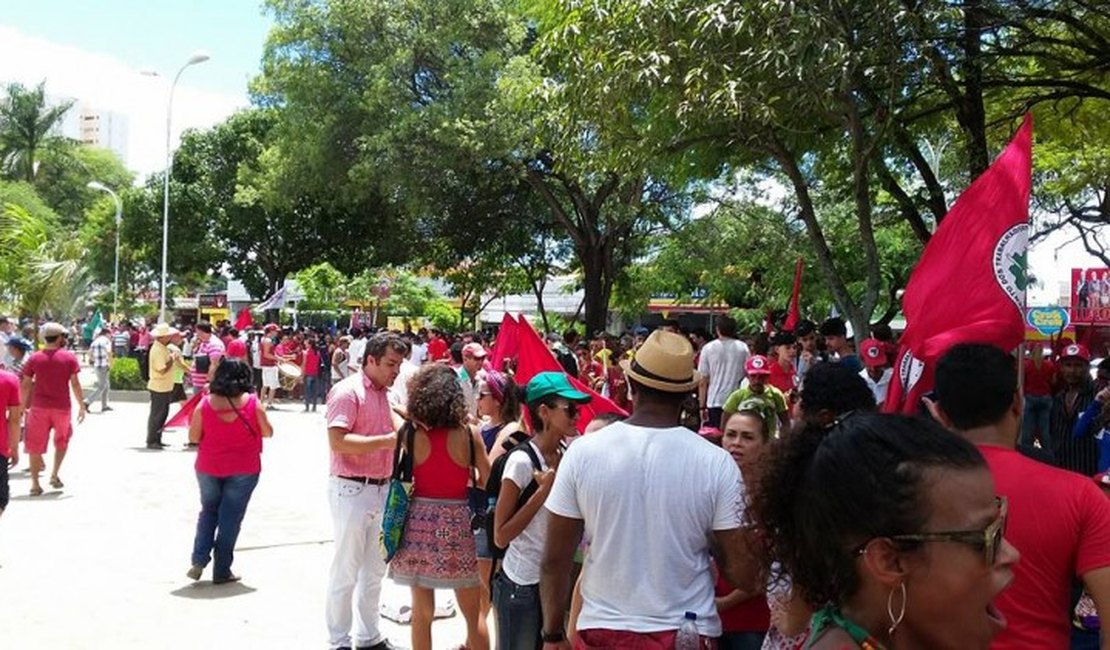 Maceió tem protesto em defesa do Governo Dilma e do ex-presidente Lula