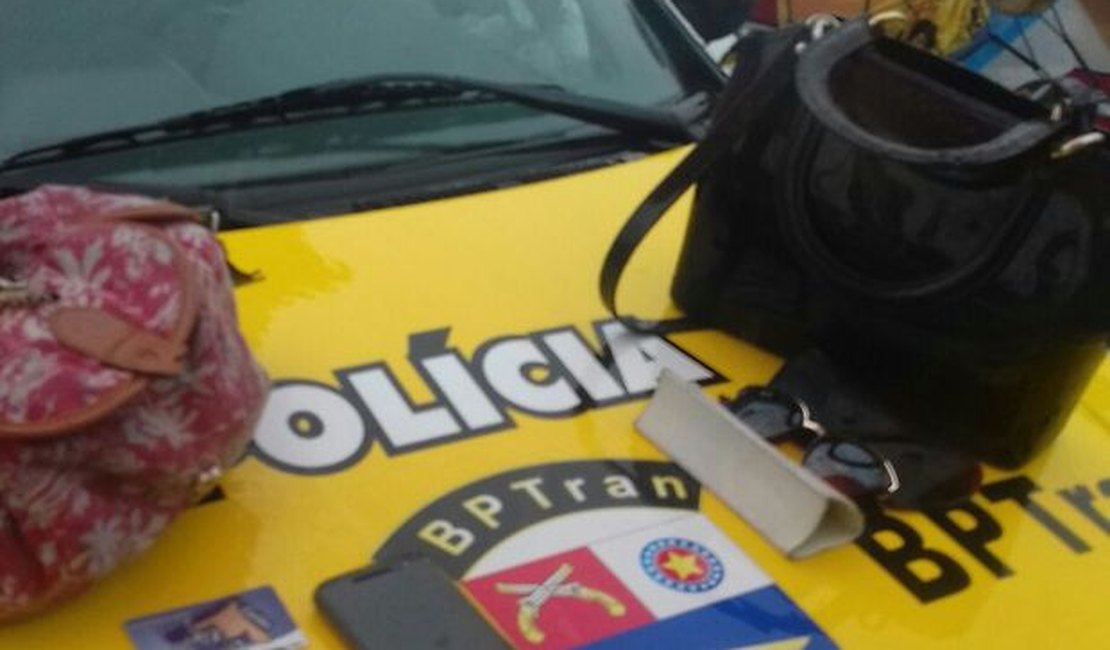 Polícia prende suspeitos de realizarem arrastões em pontos de ônibus