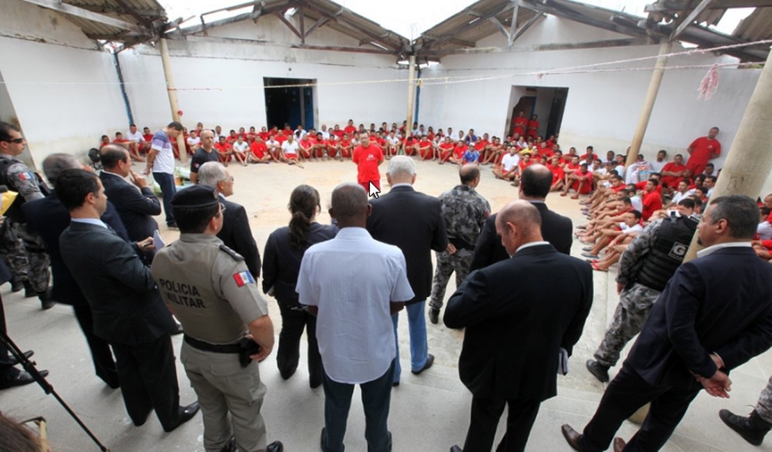 Autoridades inspecionam Baldomero, Santa Luzia e Centro Psiquiátrico