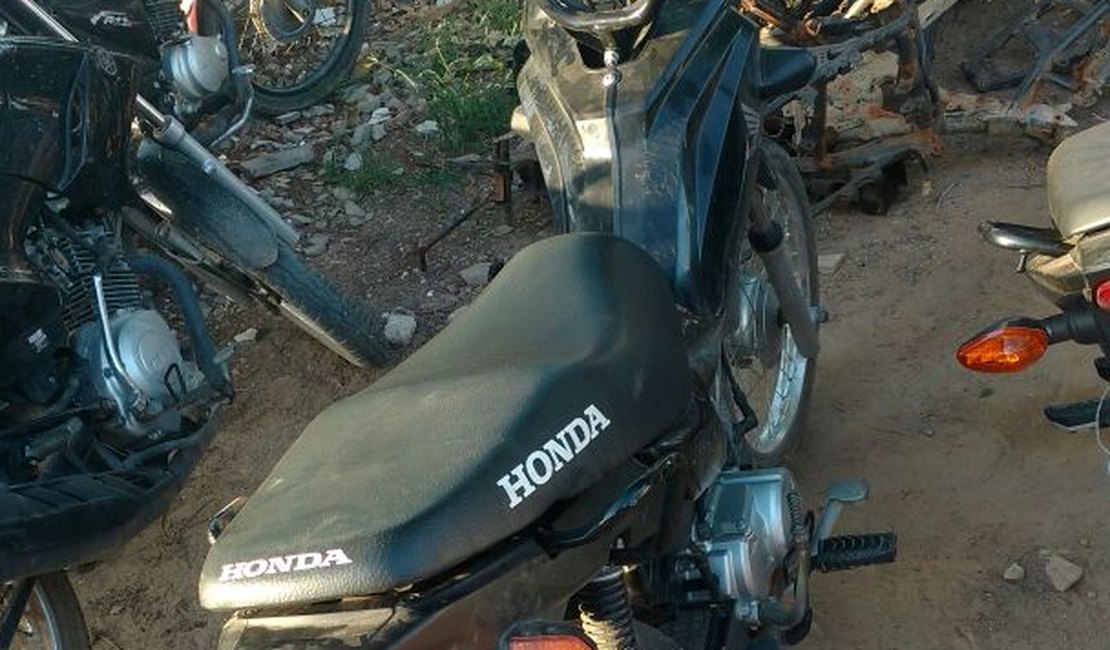 Ação da PM recupera moto roubada na zona rural de Arapiraca