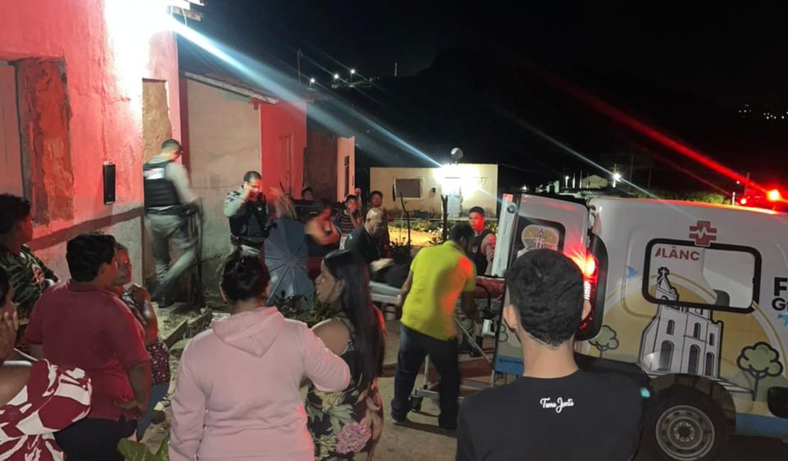Homem pula muro de quintal para fugir de criminosos, mas é assassinado a tiros em Feira Grande