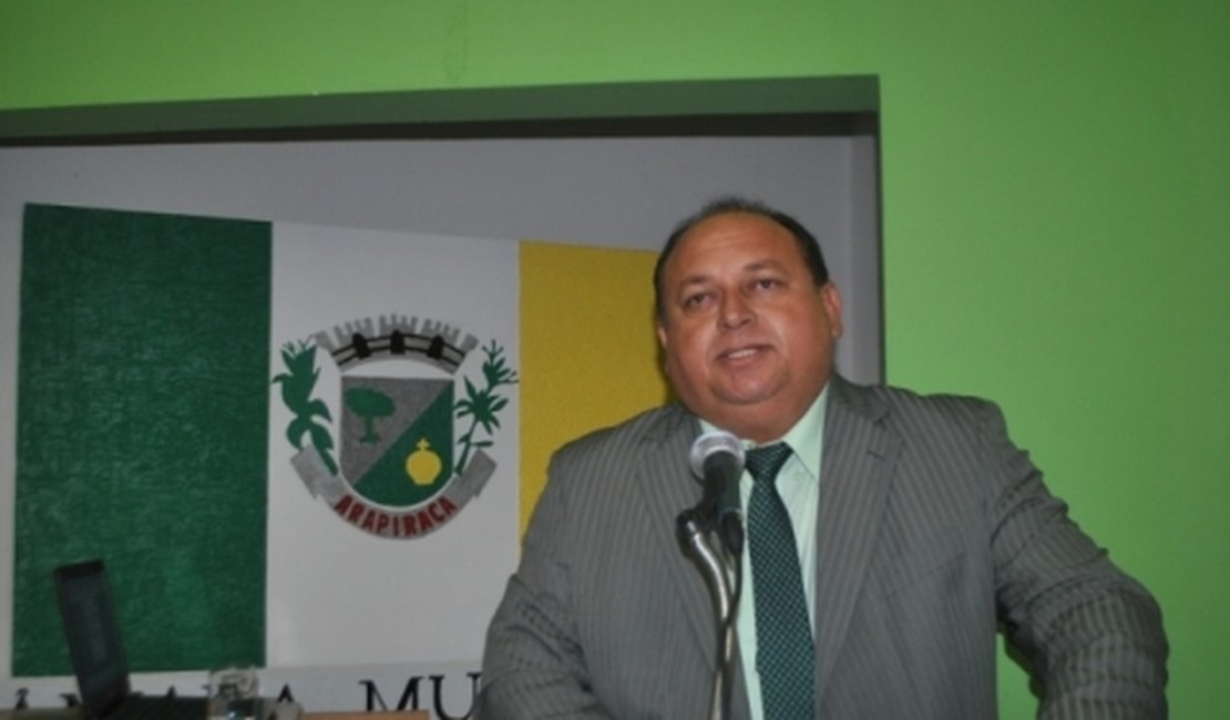 Vereador cobra entrega das casas do Residencial Perucaba em Arapiraca