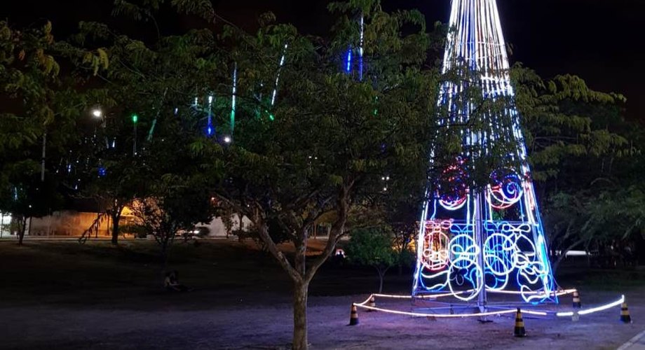 O silencioso acender das luzes de Natal em Arapiraca