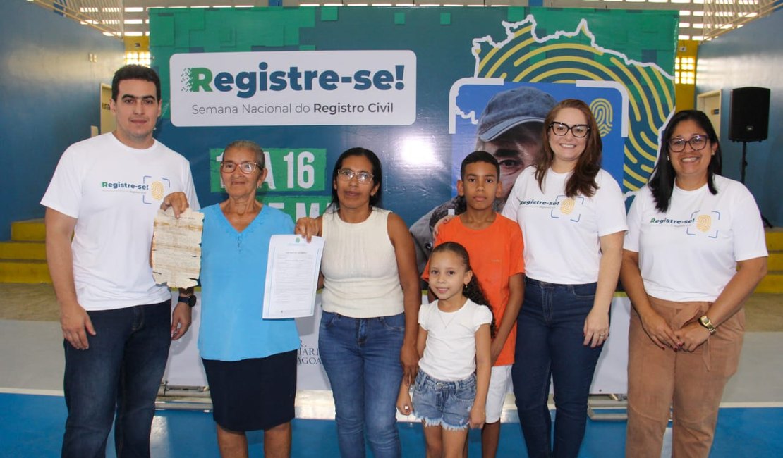 Idosa obtém 2ª via de certidão após 44 anos do casamento no Agreste