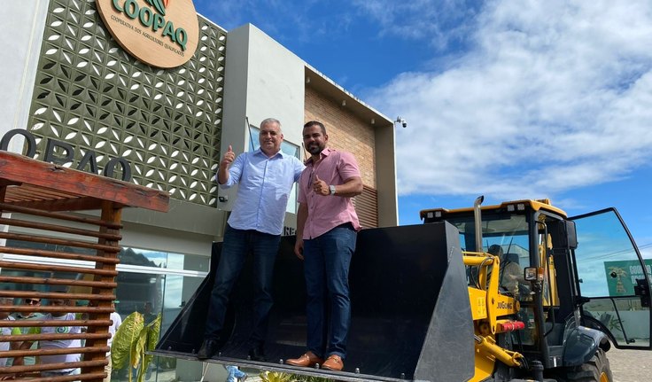 Alfredo Gaspar entrega retroescavadeira e van com emenda de mais de R$ 654 mil para fortalecer agricultura familiar e cooperativismo em Matriz de Camaragibe