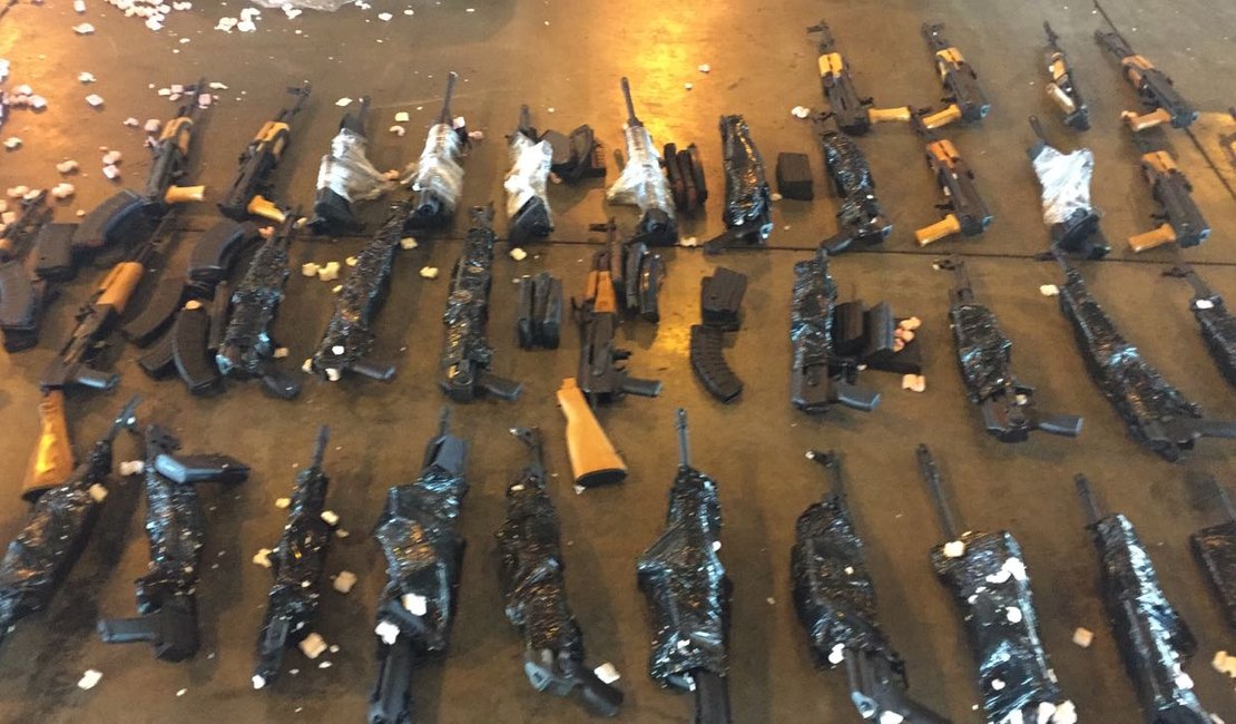 Polícia Civil apreende 60 fuzis de guerra no Aeroporto Internacional do Rio