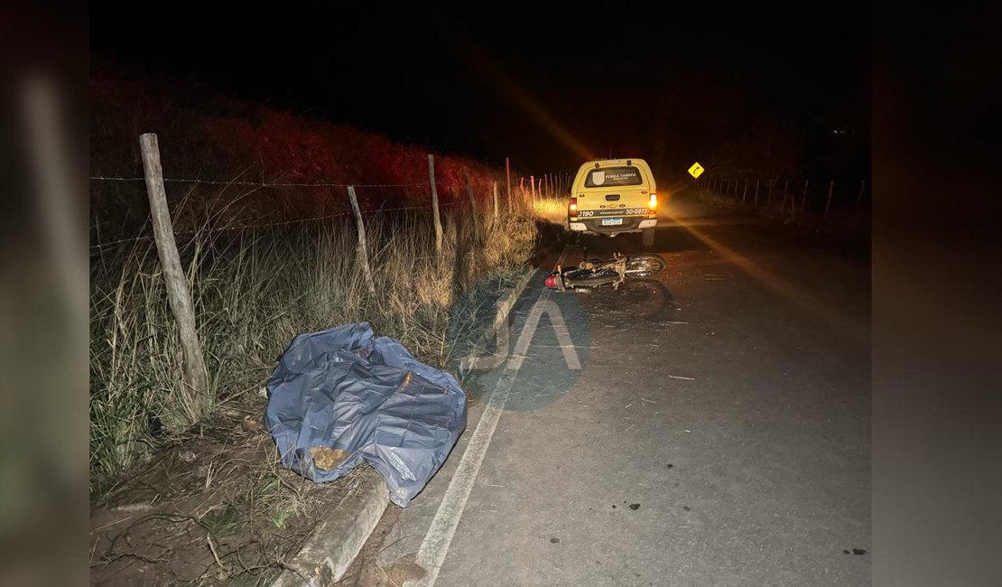 Motociclista bate a cabeça no asfalto e morre após saída de pista em Lagoa da Canoa
