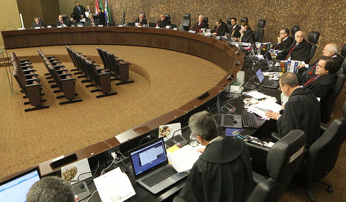Pleno do TJ analisa hoje vaga de Toledo no TCE e ação contra Hollanda