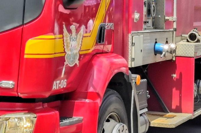 Incêndio em residência mobiliza 12 bombeiros na Grota do Cigano, em Maceió