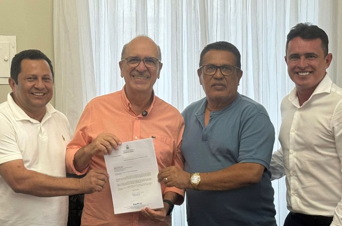 Ronaldo Lopes concede reajuste salarial recorde para professores da Prefeitura de Penedo